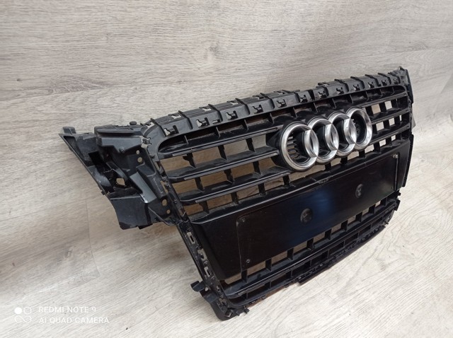 VAG 8K0853651 Parrilla  en stock Terrassa