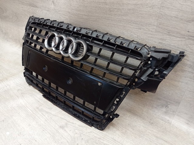 VAG 8K0853651 Parrilla  en stock Salamanca