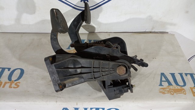 MERCEDES A9012902416 Pedal embrague  disponible Lugo