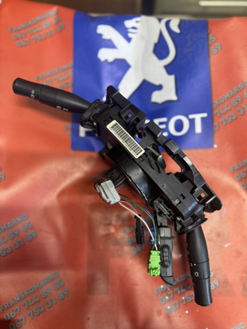 RENAULT 8200216462 Conmutador en la columna de dirección completo  disponible España