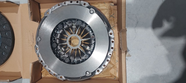 VAG 022141015S Kit de embrague (3 partes)  disponible Valladolid