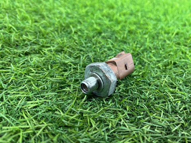 04L919081B Indicador, presión del aceite  disponible Utrera