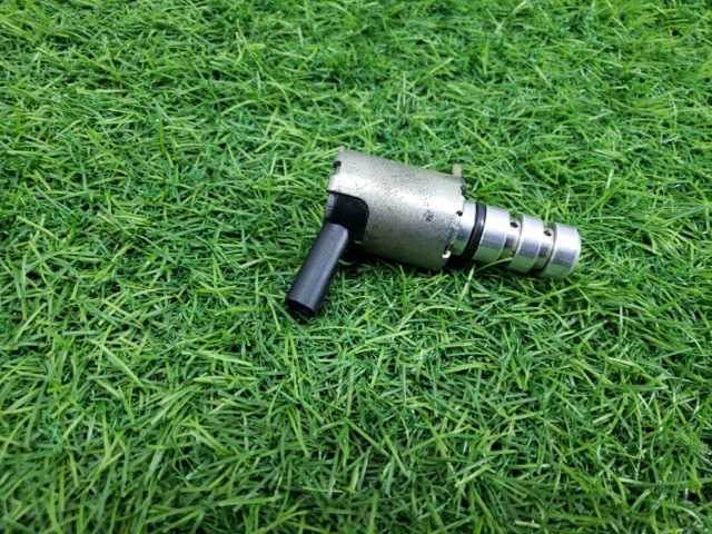 06K115243B Válvula de control del árbol de levas  en stock Granada