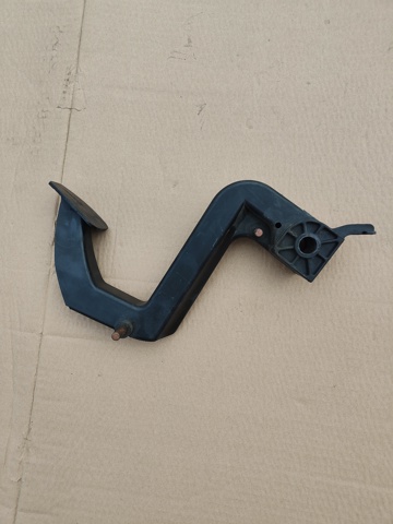 A9012902416 MERCEDES Pedal embrague  disponible Ourense