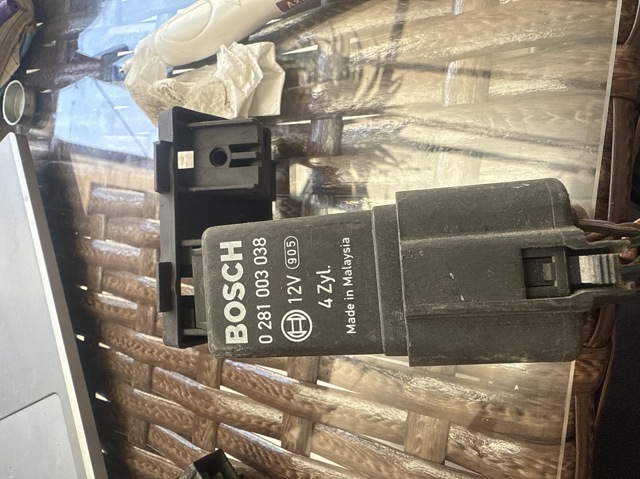 0281003038 Relé de los calentadores  en stock Castellón