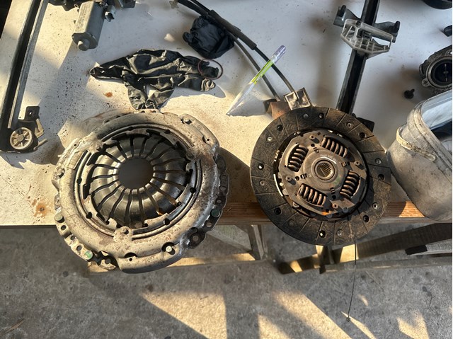 RENAULT 8200527569 Plato de presión del embrague  disponible España