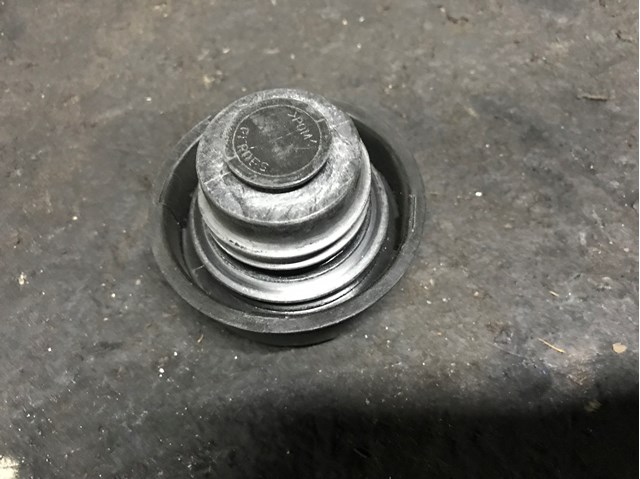 90501145 OPEL Tapa (tapón) del depósito de combustible  disponible Vigo