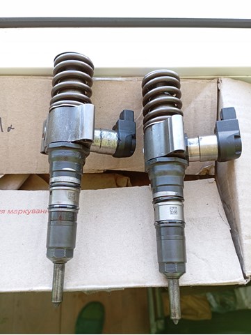 VAG 03G130073S Inyector de combustible  disponible Valladolid