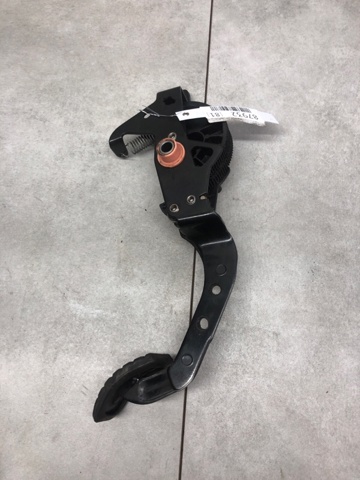 8200060841 RENAULT Pedal embrague comprar Alcalá