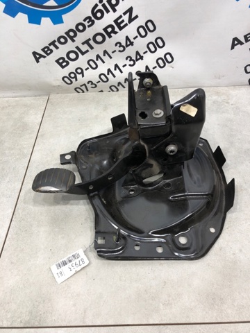 8200115368 Pedal de freno  disponible Utrera