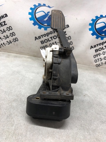 8634697 Pedal del acelerador  en stock Castellón