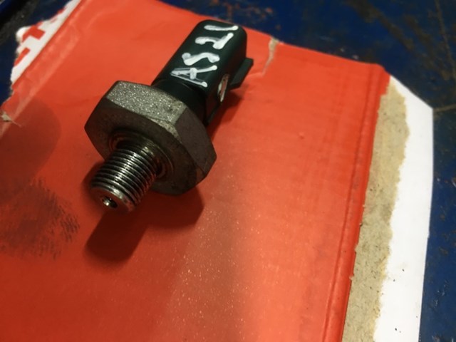 VAG 03C919081 Sensor de presión de aceite  en stock Terrassa