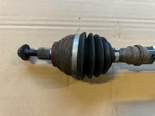 VAG 7N0407764R Árbol de transmisión delantero derecho  en stock Terrassa