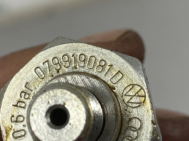 079919081D Sensor de presión de aceite  en stock Granada