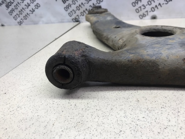 4806842040 Barra oscilante, suspensión de ruedas delantera, inferior derecha comprar Sevilla