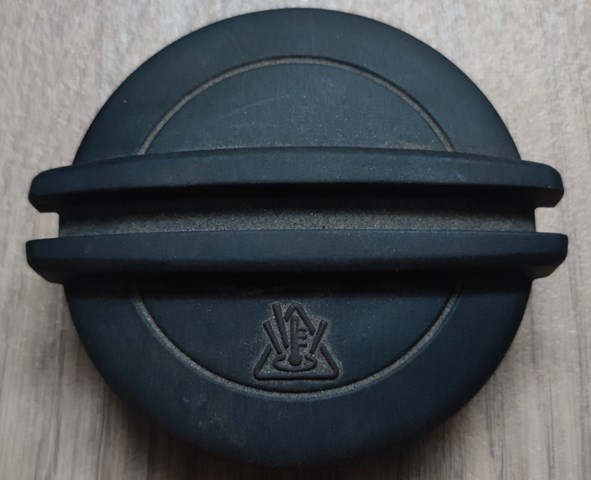 3C0121321 VAG Tapón depósito de refrigerante  en stock Córdoba