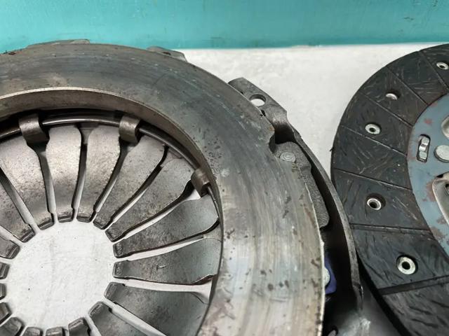 8200527569 RENAULT Plato de presión del embrague  disponible Ourense