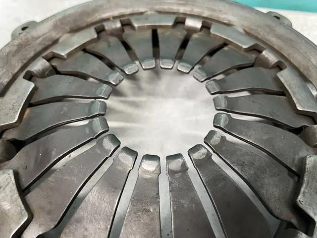 8200527569 RENAULT Plato de presión del embrague  disponible Vigo