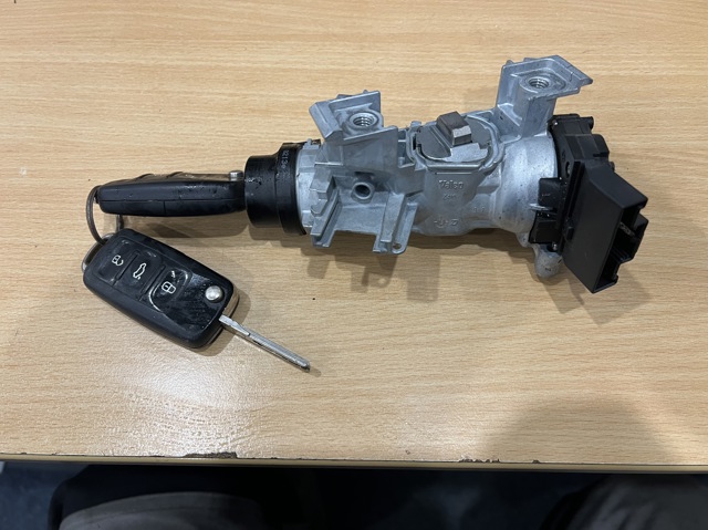 6RA905865 Interruptor de encendido / arranque  disponible Utrera