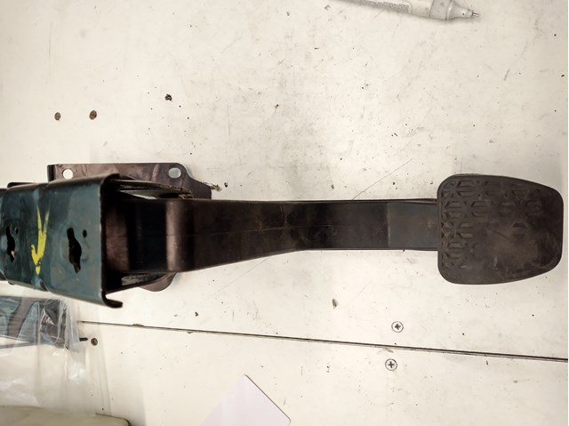 A9062900501 MERCEDES Pedal embrague  en stock Huelva