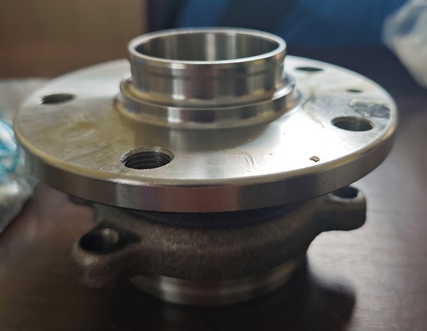 PHU3253K Cubo de rueda delantero  disponible Málaga