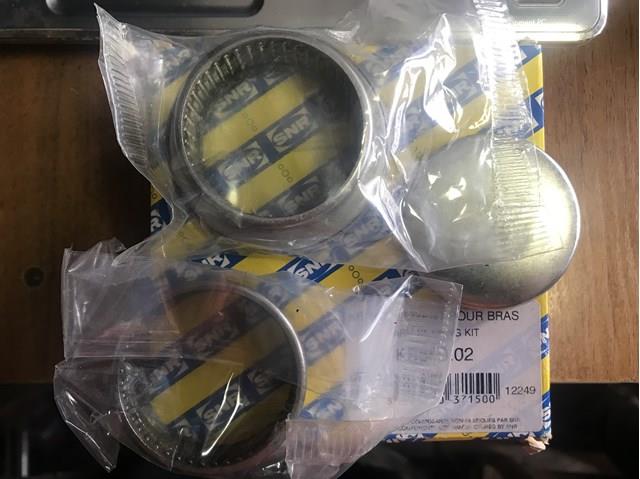 KS55902 SNR Juego de suspensiones, brazo oscilante trasero  disponible Ourense