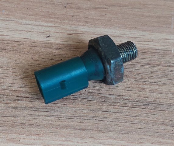 036919081D VAG Sensor de presión de aceite  en stock Córdoba