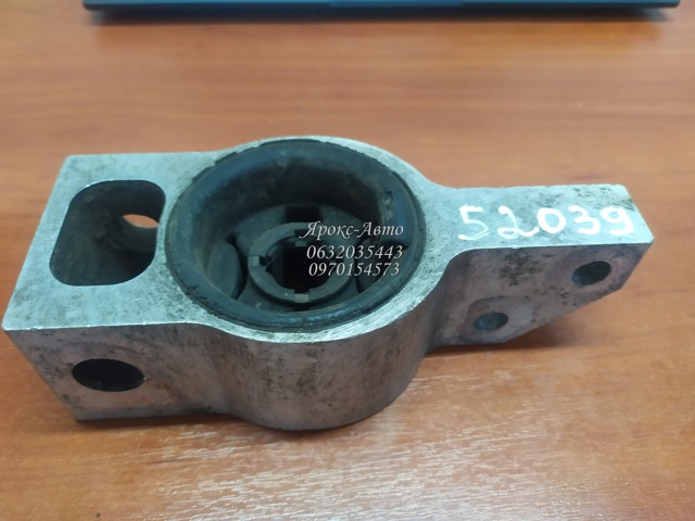 3C0199231D Silentblock de suspensión delantero inferior  disponible Utrera