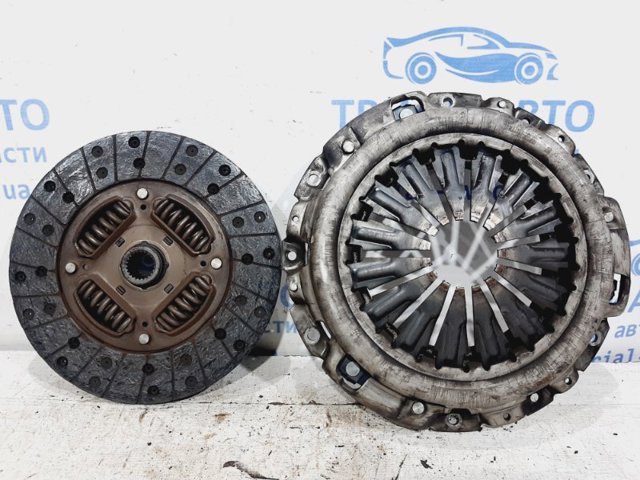 MN171120 MITSUBISHI Plato de presión del embrague  disponible Ourense