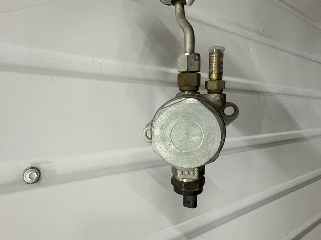 03C127026E Bomba de alta presión  disponible Utrera