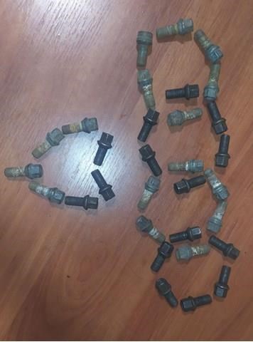 VAG WHT001812 Tornillo de rueda  en stock Salamanca