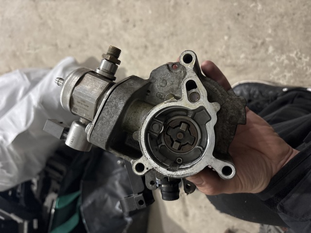 06H127025Q Bomba de alta presión  disponible Utrera