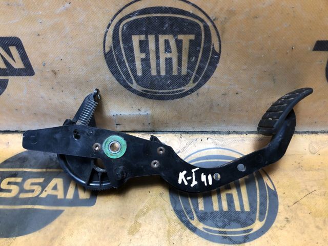 8200060841 Pedal embrague  en stock Castellón