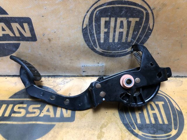 RENAULT 8200060841 Pedal embrague  en stock Salamanca