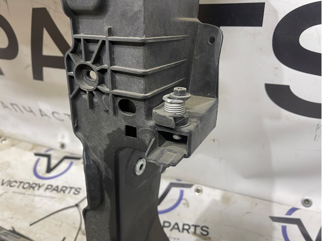 VAG 5N0805588F Soporte de radiador completo  disponible España