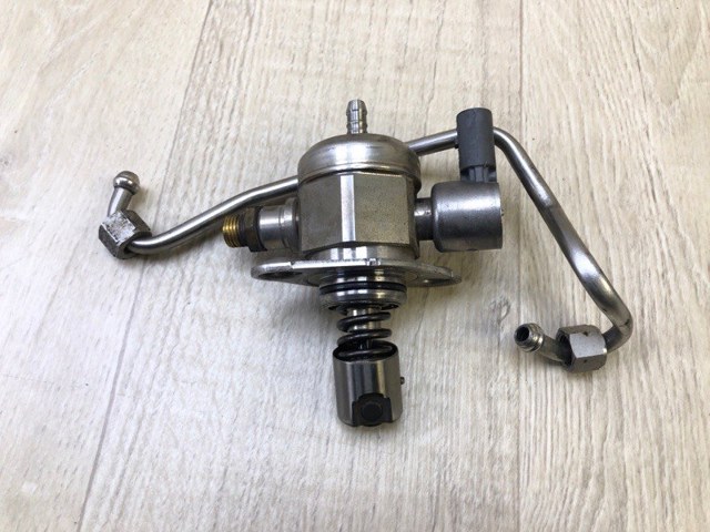 06H127025Q VAG Bomba de alta presión  disponible Ourense