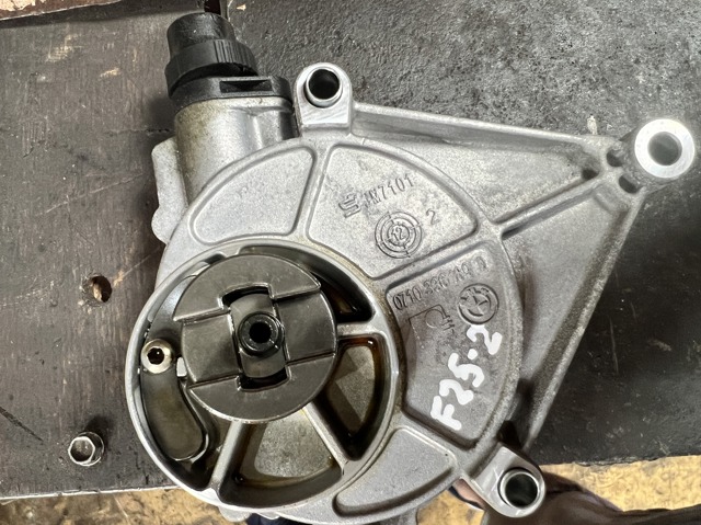 11667640279 BMW Bomba de vacío  comprar en Jaén