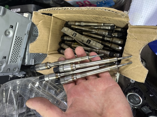 03L905061L Bujía de incandescencia  comprar en Pontevedra