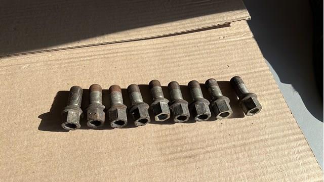 WHT001812 Tornillo de rueda  en stock Castellón