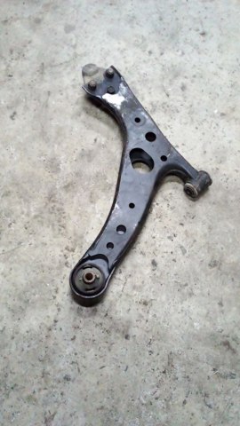 4806842040 TOYOTA Barra oscilante, suspensión de ruedas delantera, inferior derecha  en stock Gandía