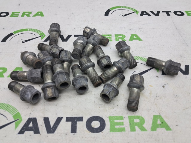 WHT002437 Tornillo de rueda  en stock Castellón