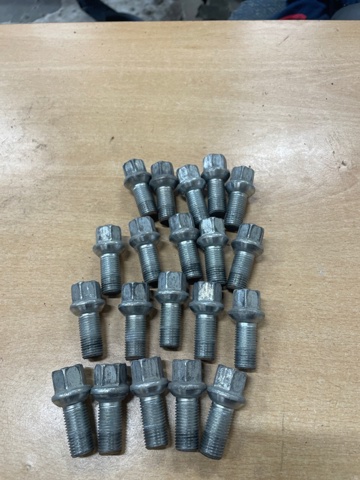 WHT001812 VAG Tornillo de rueda comprar Madrid