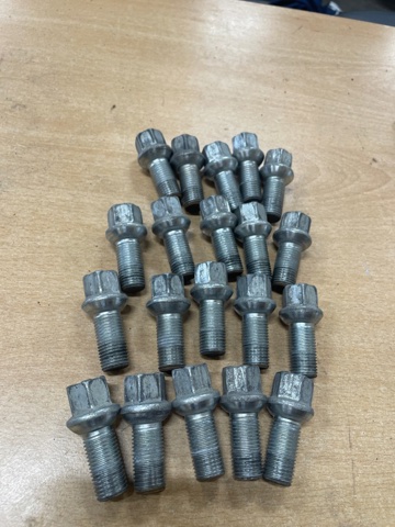 VAG WHT001812 Tornillo de rueda  comprar en Ponferrada