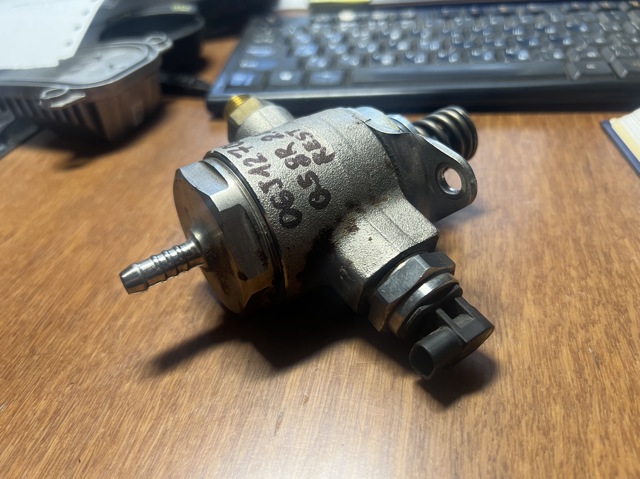 VAG 06J127025G Bomba de alta presión  disponible España