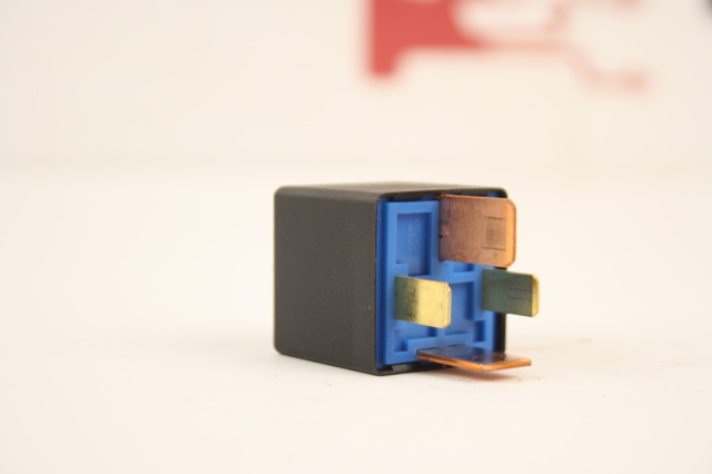 HYUNDAI 3916037110 Relé de bujía de precalentamiento  disponible España