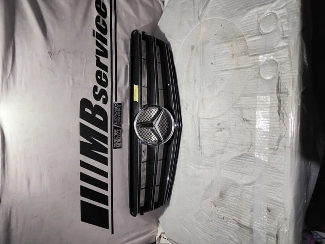 MERCEDES A2048800023 Parrilla  en stock Salamanca