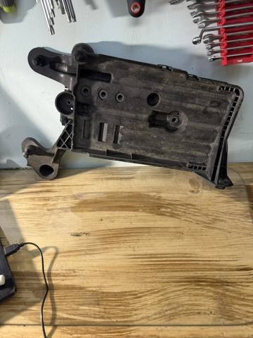 5Q0915321H Montaje De Bateria (Soporte)  comprar en Reus