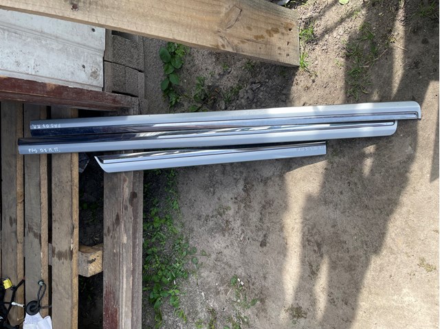 3AA854939AGRU Moldura de puerta delantera izquierda inferior  disponible Utrera