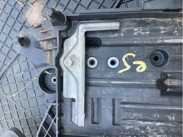 5Q0803219C Montaje De Bateria (Soporte)  en stock Castellón