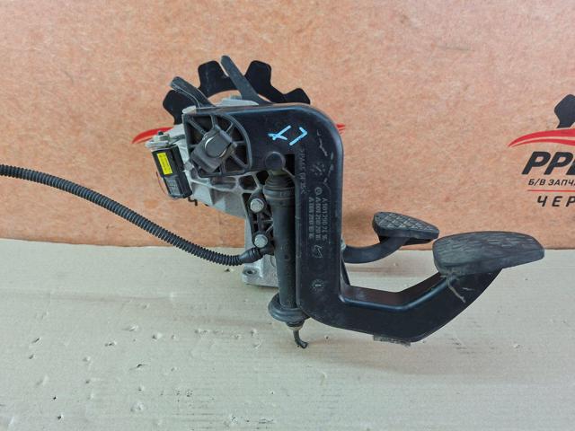 MERCEDES A9012902416 Pedal embrague  en stock Salamanca